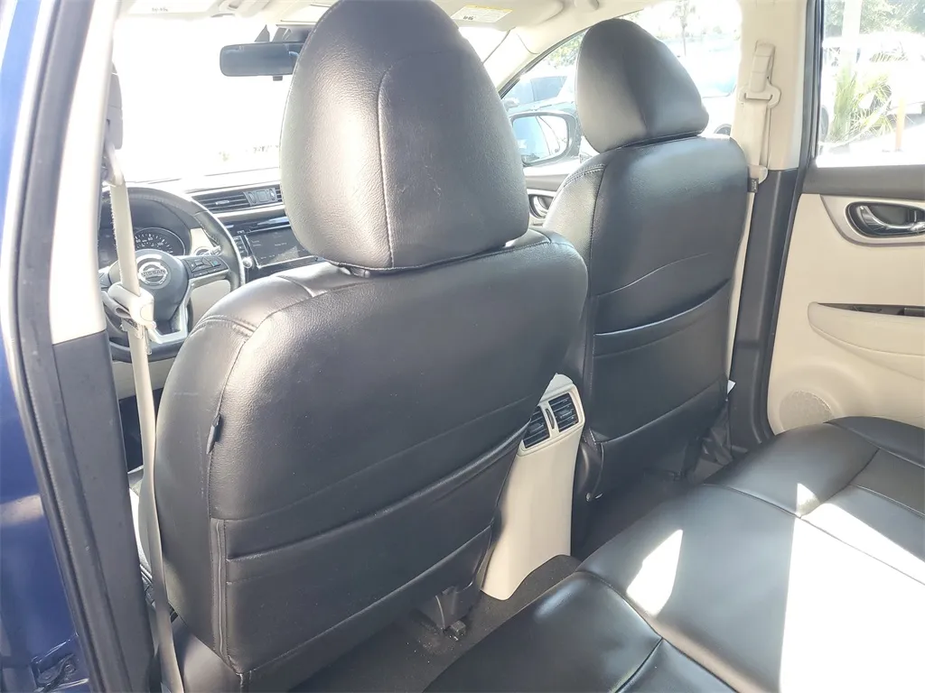 2020 Nissan Rogue Sport SV photo 3