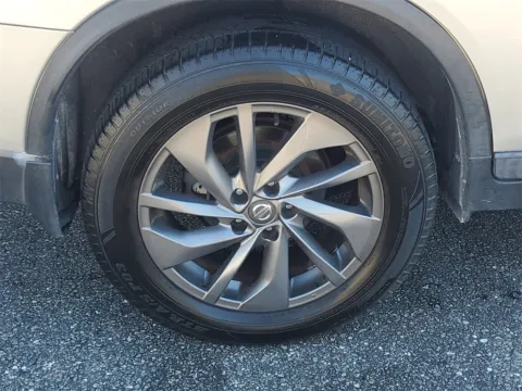 More photos of 2016 Nissan Rogue SL at Gravity Autos Jacksonville, FL