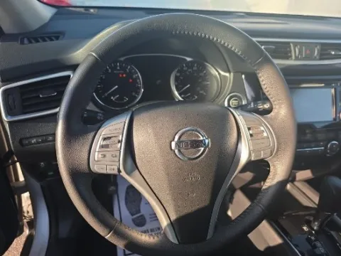 More photos of 2016 Nissan Rogue SL at Gravity Autos Jacksonville, FL