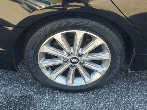 More photos of 2017 Hyundai Sonata Limited at Gravity Autos Jacksonville, FL