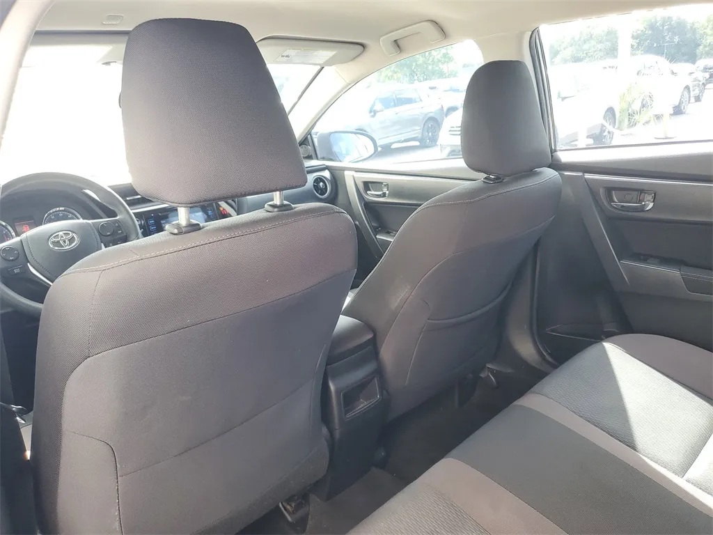 2019 Toyota Corolla LE photo 4