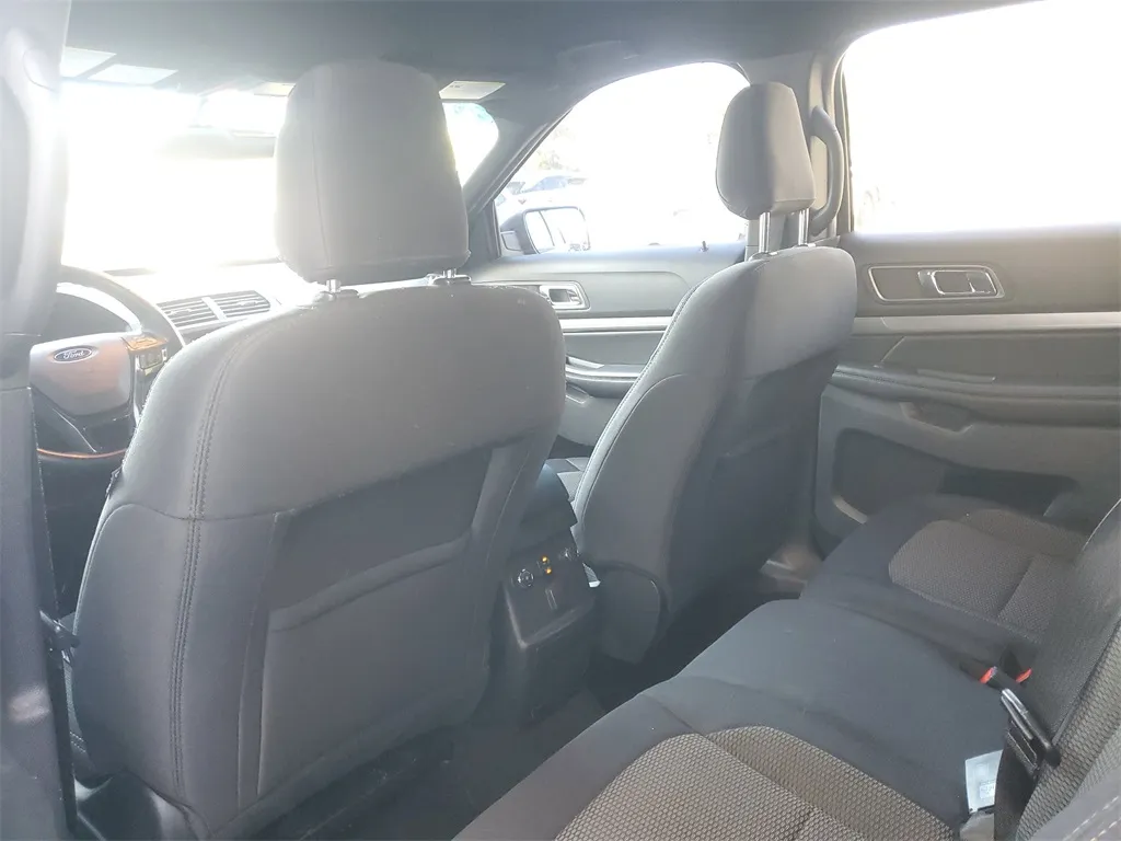 2019 Ford Explorer XLT photo 3