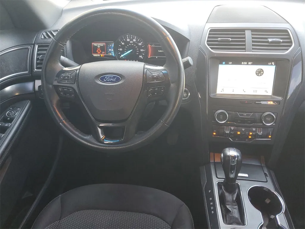 2019 Ford Explorer XLT photo 4
