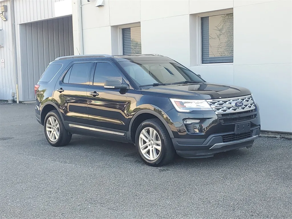 2019 Ford Explorer XLT photo 2
