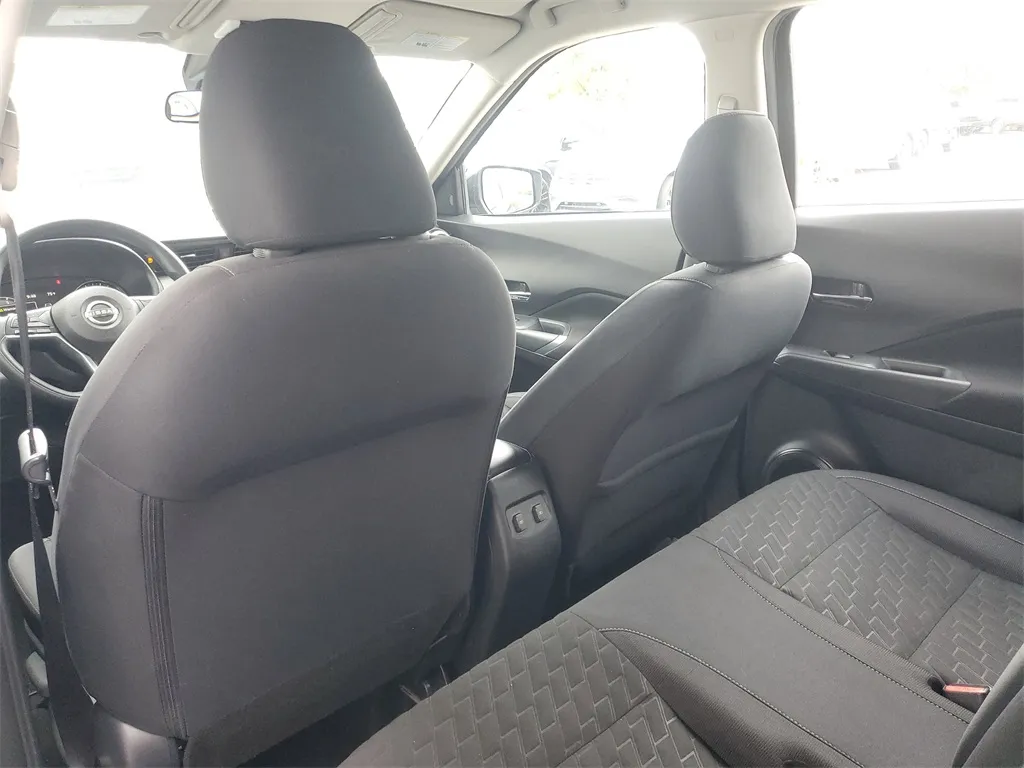 2023 Nissan Kicks SV photo 2
