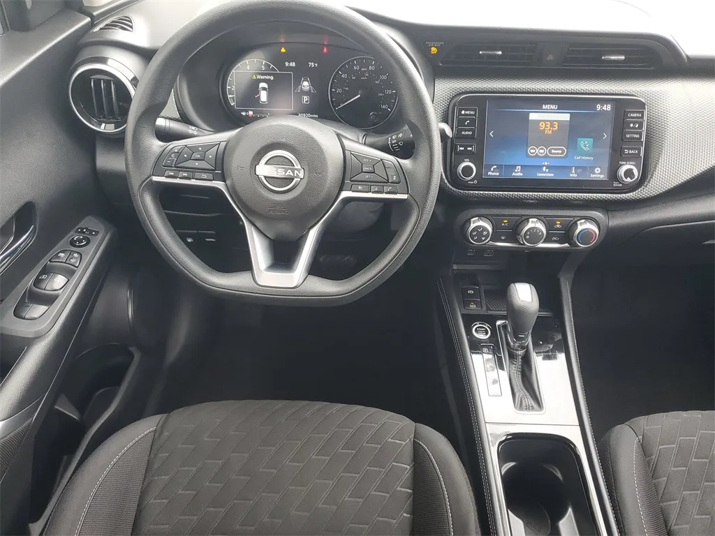 2023 Nissan Kicks SV photo 3