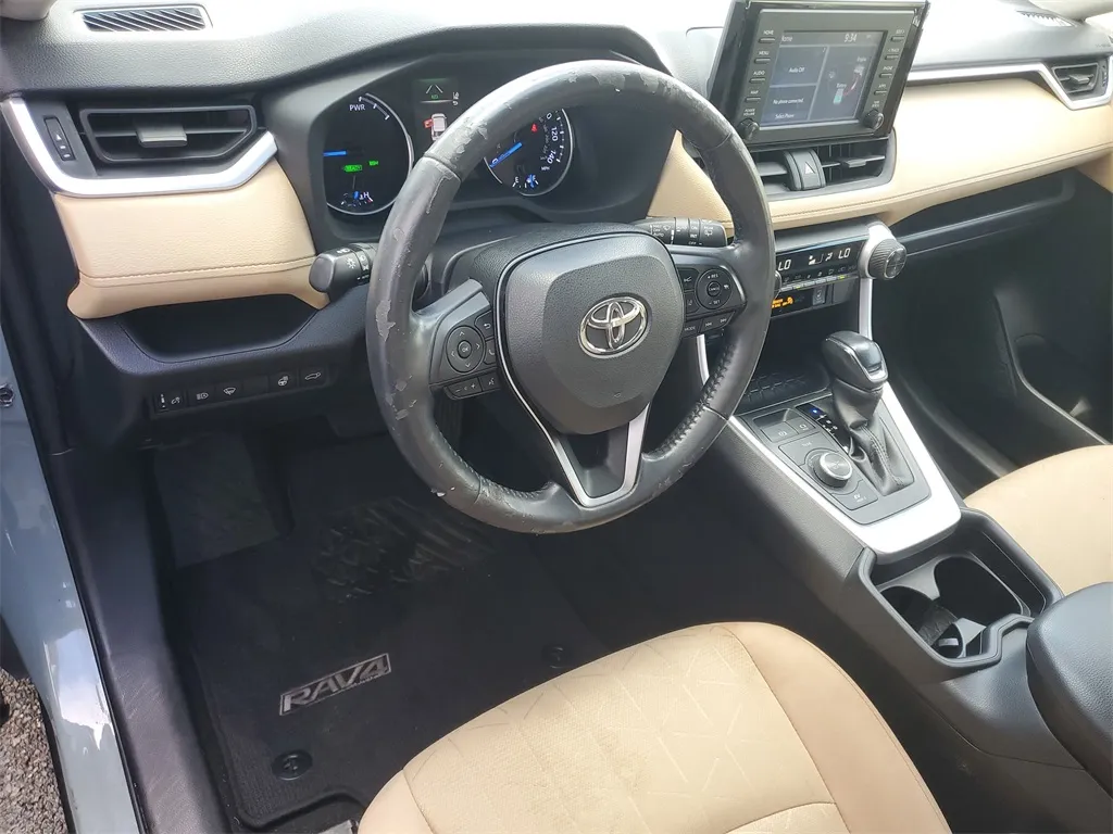 2019 Toyota RAV4 Hybrid XLE photo 4