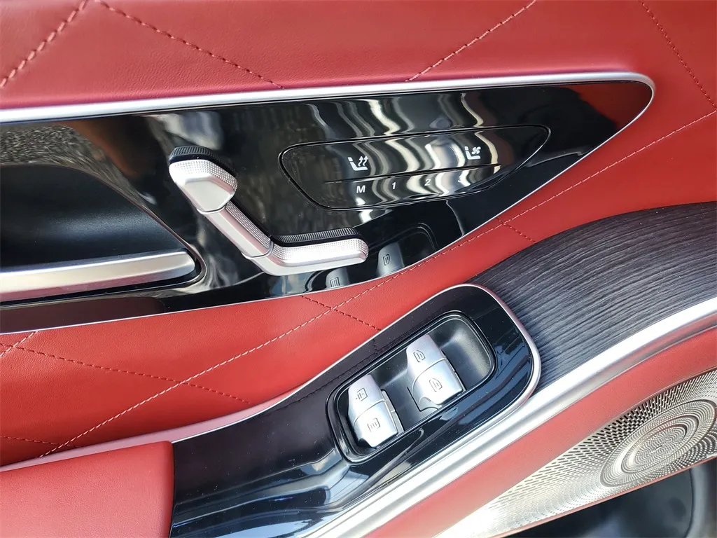 2022 Mercedes Benz S 580 4MATIC photo 2