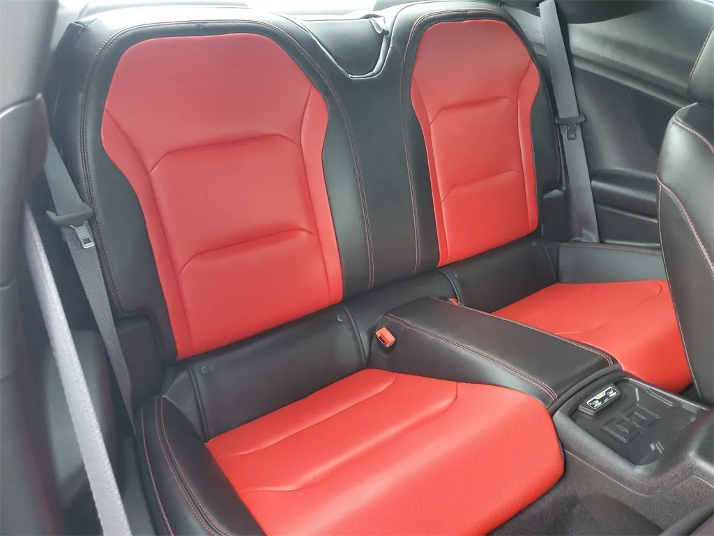 2021 Chevrolet Camaro 3LT photo 3