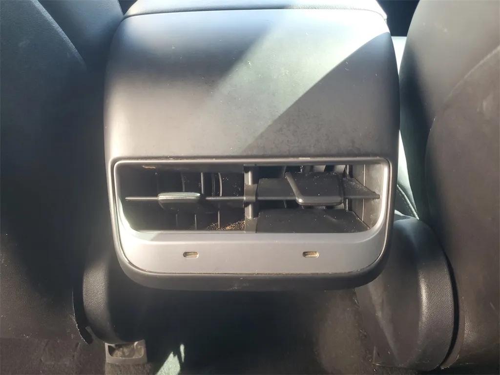 2020 Tesla Model Y Long Range photo 4