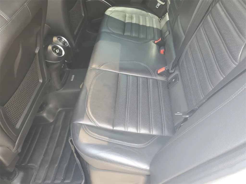 2019 Alfa Romeo Stelvio Ti Sport photo 4