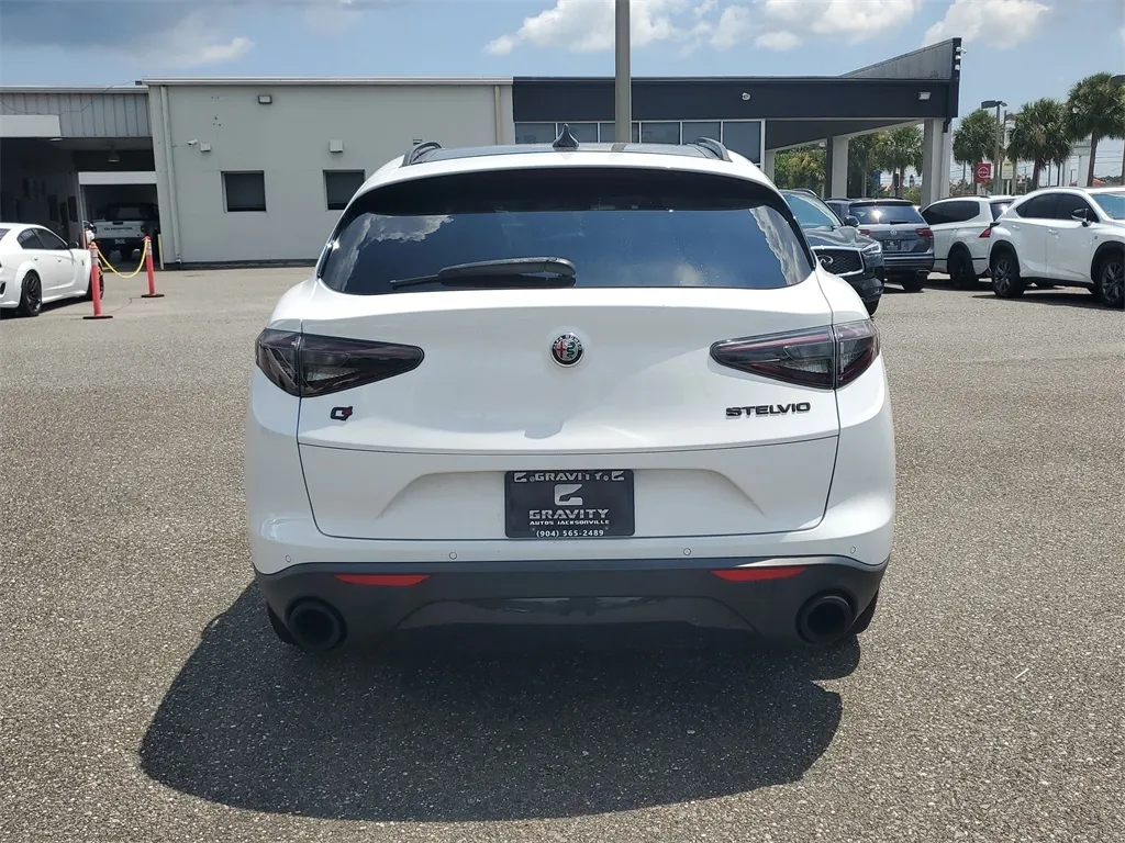 2019 Alfa Romeo Stelvio Ti Sport photo 2