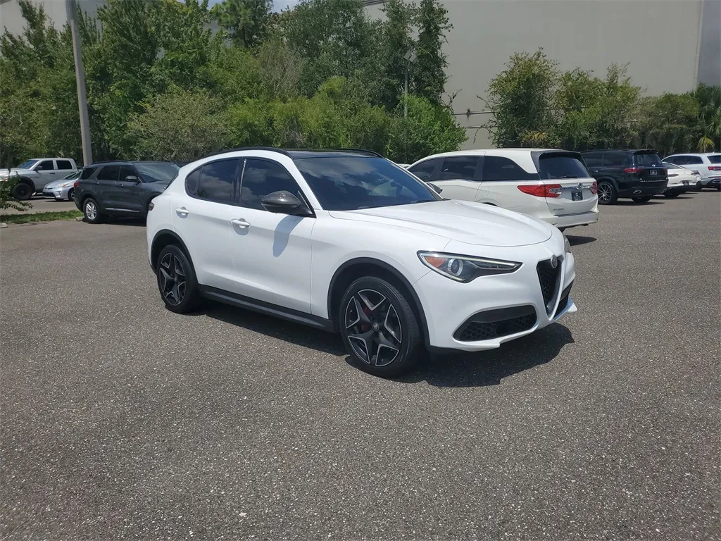 2019 Alfa Romeo Stelvio Ti Sport photo 3