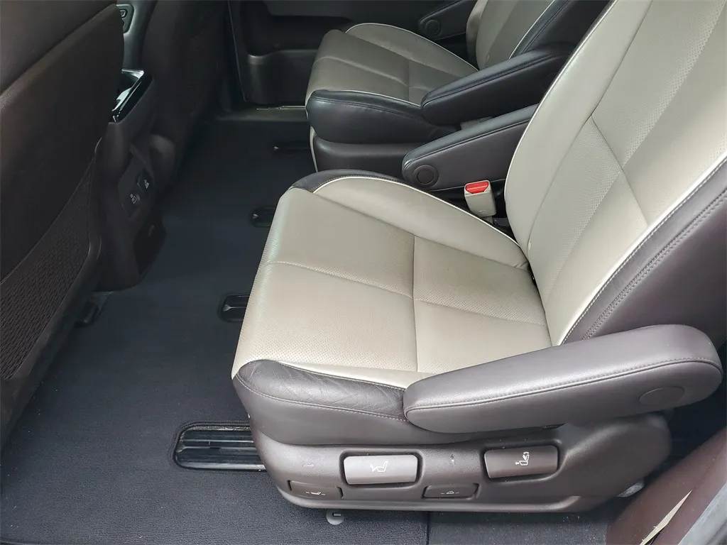2018 Kia Sedona SX Limited photo 3