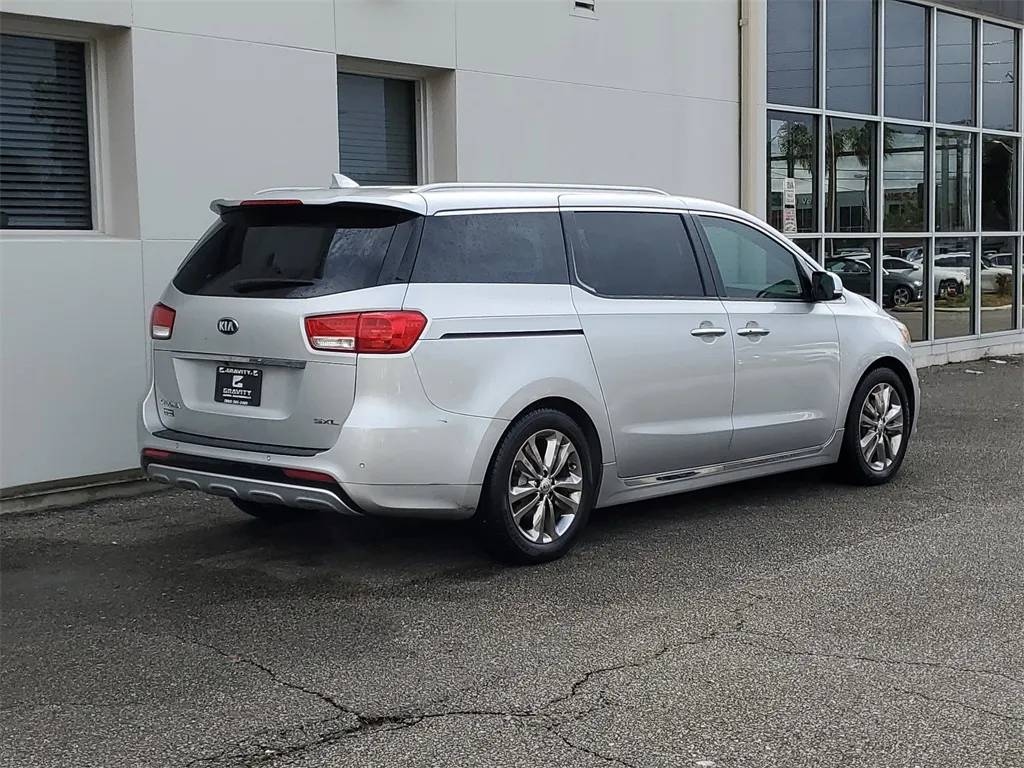 2018 Kia Sedona SX Limited photo 2