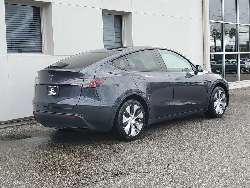 2024 Tesla Model Y photo 2