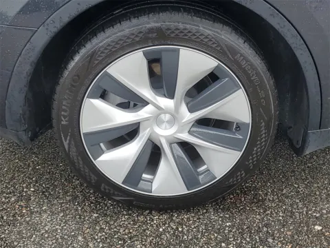 More photos of 2024 Tesla Model Y at Gravity Autos Jacksonville, FL