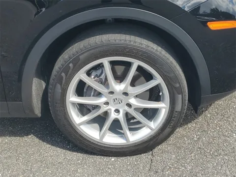 More photos of 2019 Porsche Cayenne at Gravity Autos Jacksonville, FL