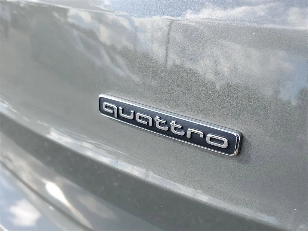 2020 Audi Q3 Premium Plus S line photo 4