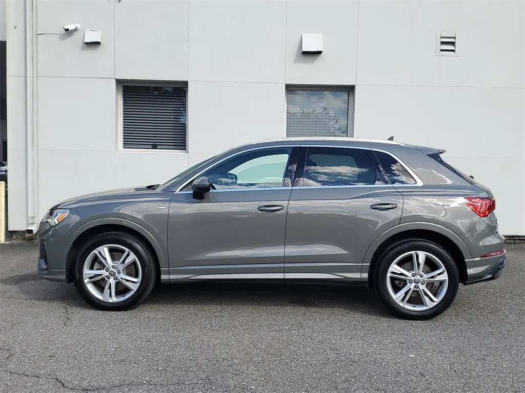 2020 Audi Q3 Premium Plus S line photo 3