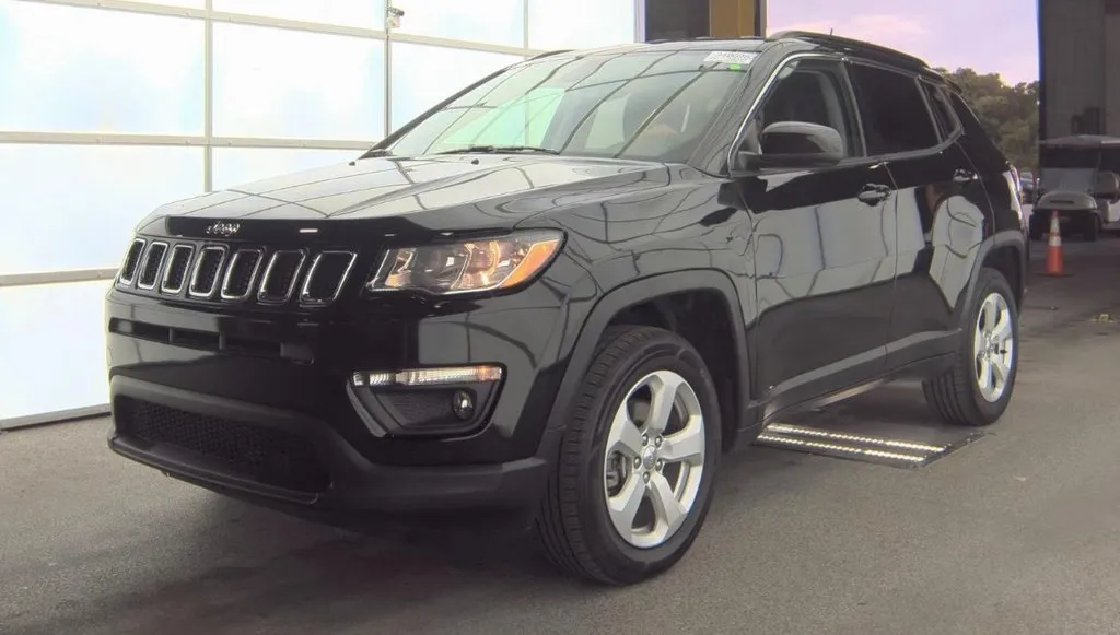 Black 2021 Jeep Compass Latitude for sale in Jacksonville, FL