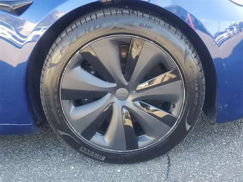 More photos of 2022 Tesla Model S at Gravity Autos Jacksonville, FL