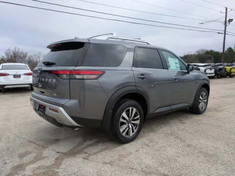 More photos of 2025 Nissan Pathfinder SL at Woody Folsom Nissan of Vidalia, GA