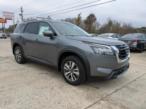 Photos of 2025 Nissan Pathfinder SL for sale in Vidalia, GA at Woody Folsom Nissan of Vidalia