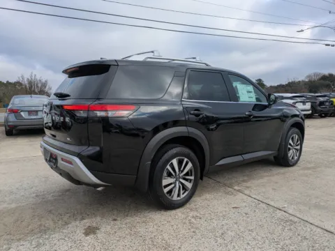 More photos of 2025 Nissan Pathfinder SL at Woody Folsom Nissan of Vidalia, GA
