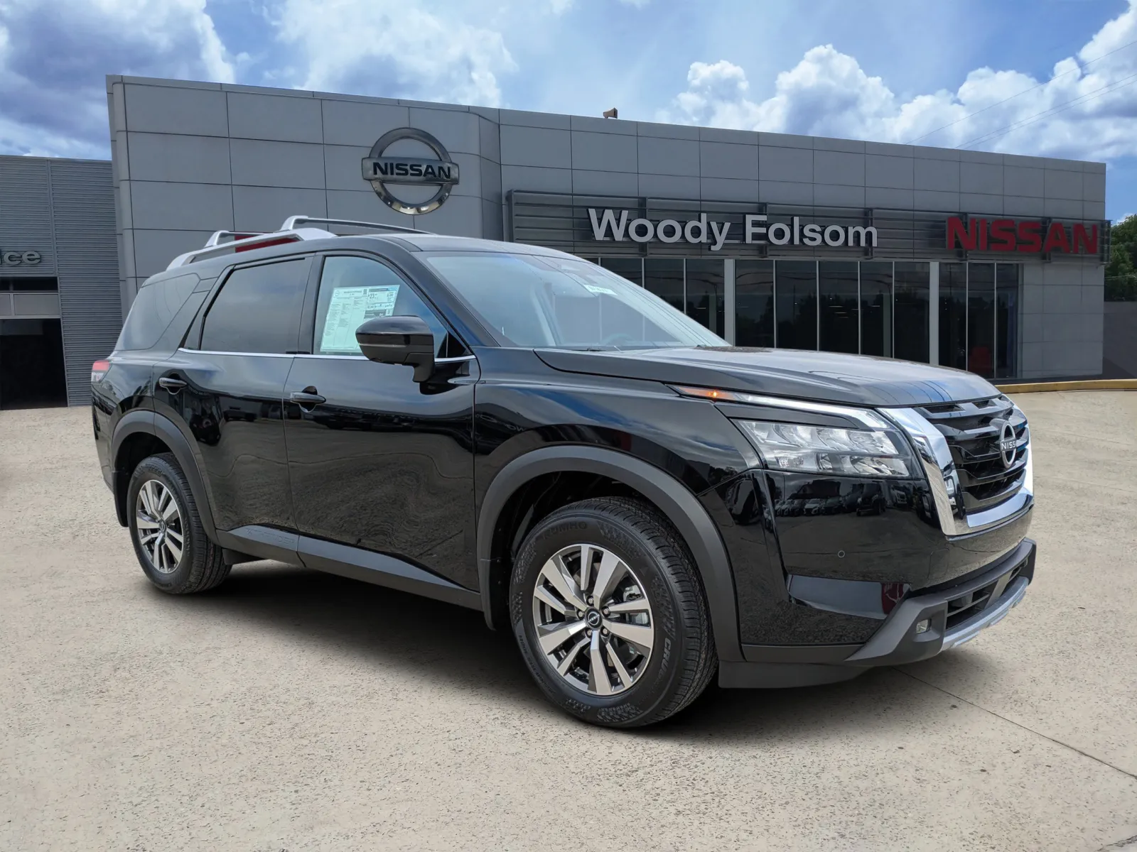 2025 Nissan Pathfinder SL's photo