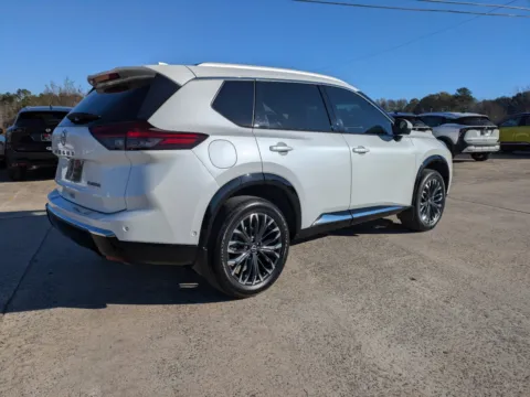 More photos of 2024 Nissan Rogue Platinum at Woody Folsom Nissan of Vidalia, GA