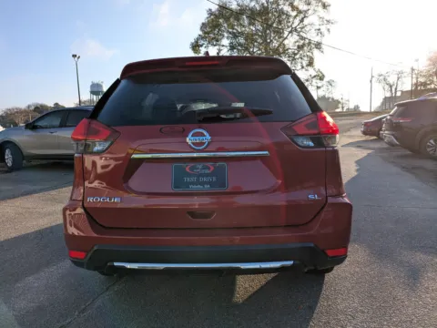 More photos of 2017 Nissan Rogue SL at Woody Folsom Nissan of Vidalia, GA