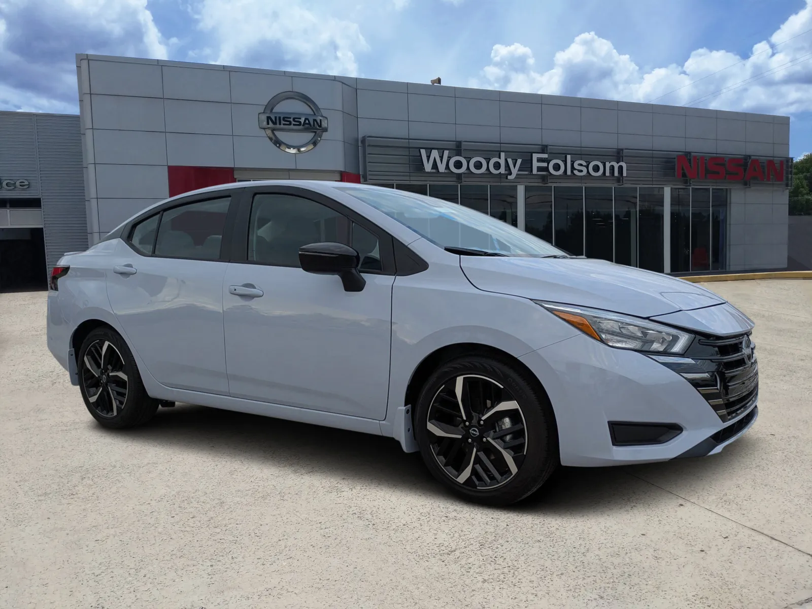 2025 Nissan Versa Sedan SR's photo