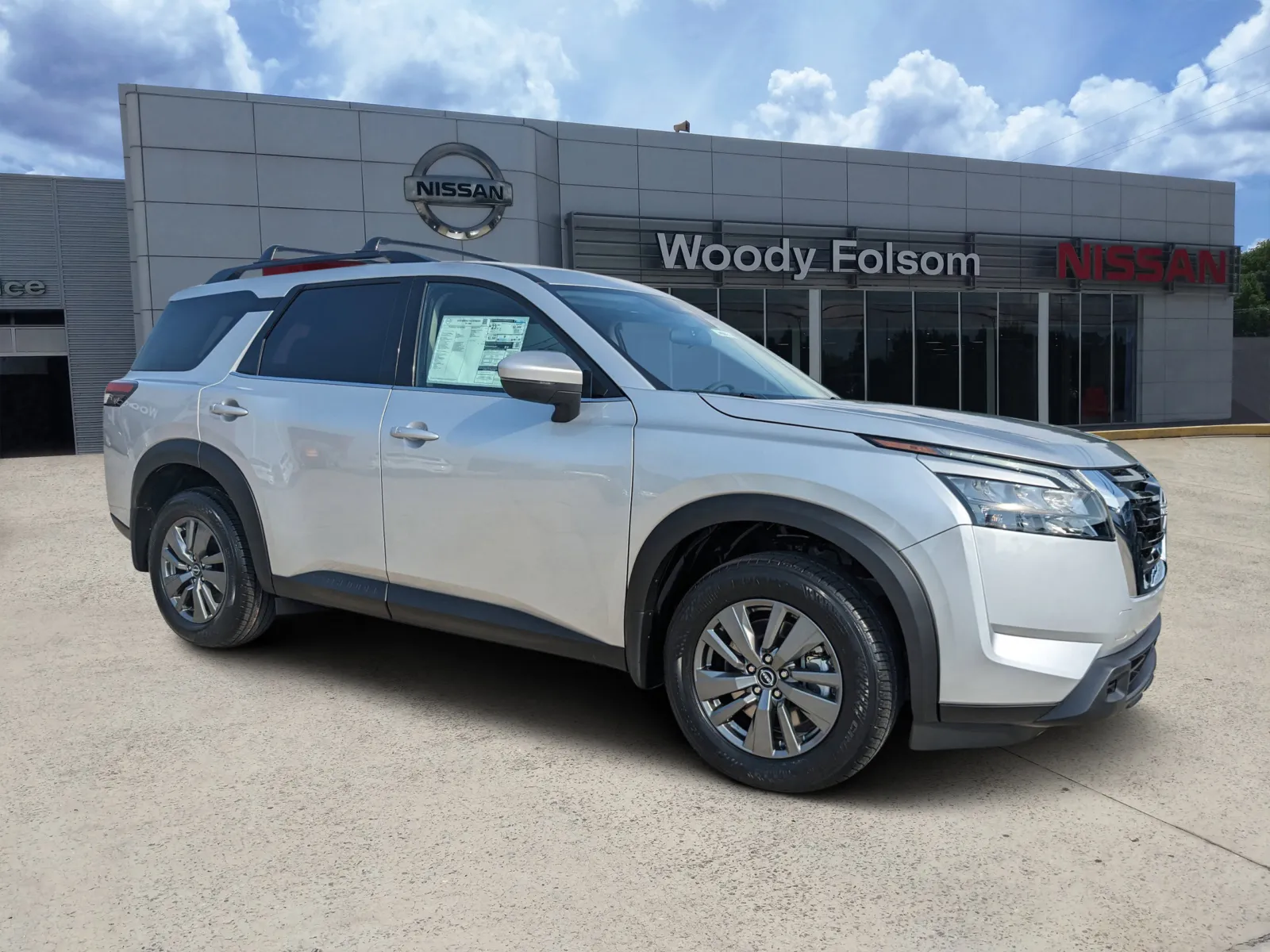 2025 Nissan Pathfinder SV's photo