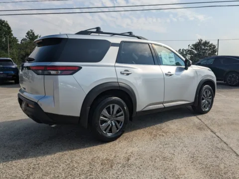 More photos of 2025 Nissan Pathfinder SV at Woody Folsom Nissan of Vidalia, GA