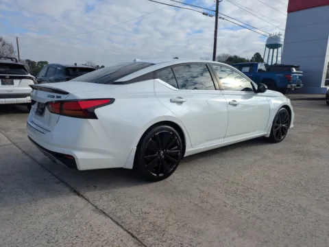 More photos of 2022 Nissan Altima 2.5 SR at Woody Folsom Nissan of Vidalia, GA