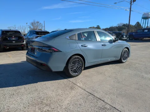 More photos of 2026 Nissan Sentra SV at Woody Folsom Nissan of Vidalia, GA