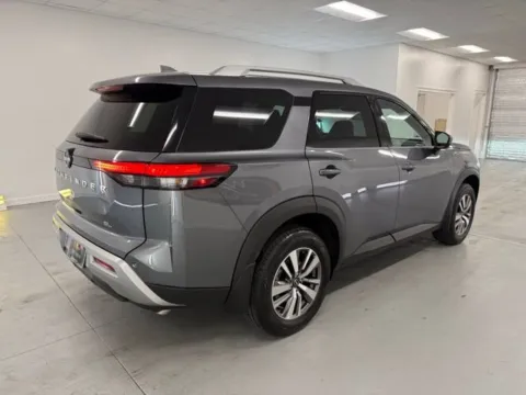 More photos of 2025 Nissan Pathfinder SL at Woody Folsom Nissan of Vidalia, GA
