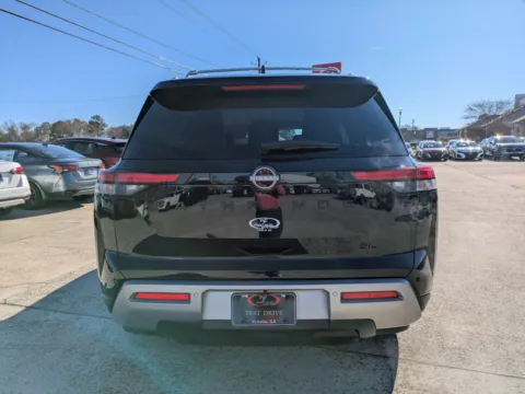More photos of 2023 Nissan Pathfinder SL at Woody Folsom Nissan of Vidalia, GA