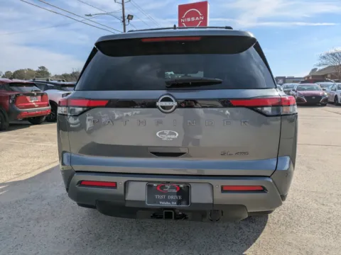 More photos of 2026 Nissan Pathfinder SL at Woody Folsom Nissan of Vidalia, GA