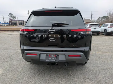 More photos of 2026 Nissan Pathfinder SL at Woody Folsom Nissan of Vidalia, GA