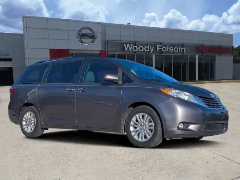 Gray 2016 Toyota Sienna XLE Premium for sale in Vidalia, GA