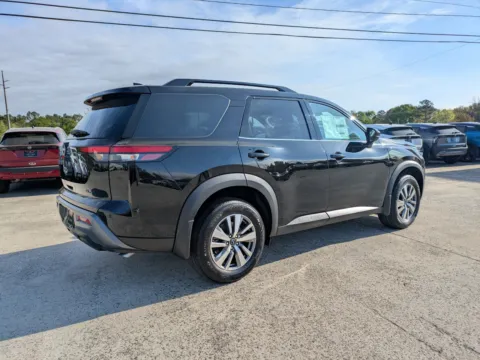 More photos of 2026 Nissan Pathfinder SL at Woody Folsom Nissan of Vidalia, GA