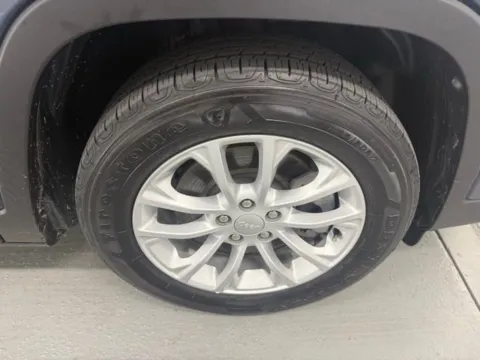 More photos of 2019 Jeep Cherokee Latitude at Woody Folsom Nissan of Vidalia, GA