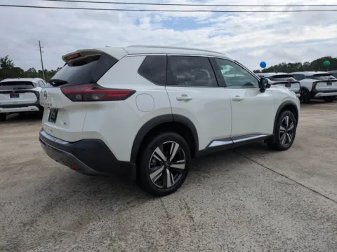 More photos of 2023 Nissan Rogue SL at Woody Folsom Nissan of Vidalia, GA
