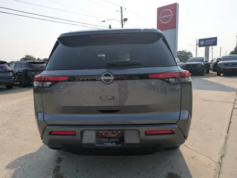 More photos of 2026 Nissan Pathfinder SL at Woody Folsom Nissan of Vidalia, GA