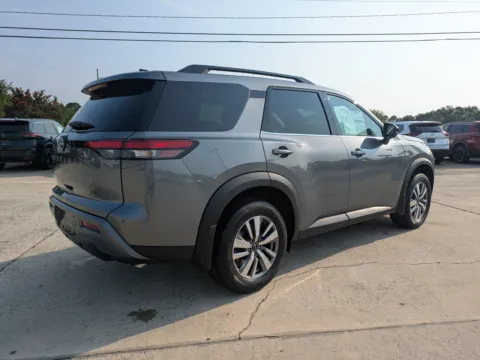 More photos of 2026 Nissan Pathfinder SL at Woody Folsom Nissan of Vidalia, GA