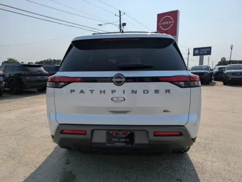 More photos of 2026 Nissan Pathfinder SL at Woody Folsom Nissan of Vidalia, GA