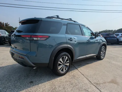 More photos of 2026 Nissan Pathfinder SL at Woody Folsom Nissan of Vidalia, GA