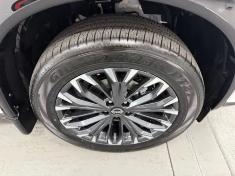 More photos of 2026 Nissan Rogue Platinum at Woody Folsom Nissan of Vidalia, GA